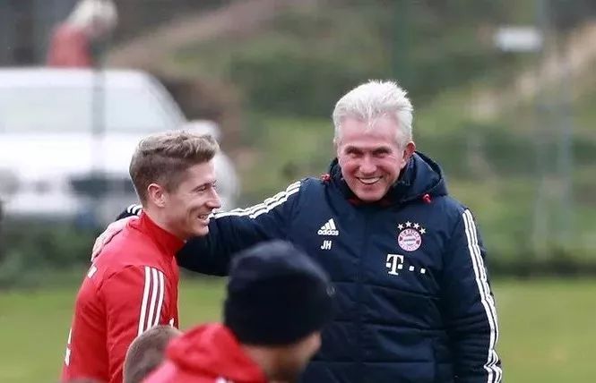 并在对抗中 并在对抗中